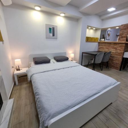 Appartamento Elegant Yellow Submarine Belgrado Esterno foto