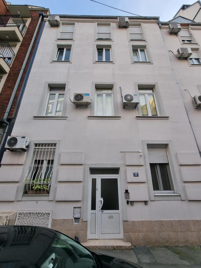 Appartamento Elegant Yellow Submarine Belgrado Esterno foto