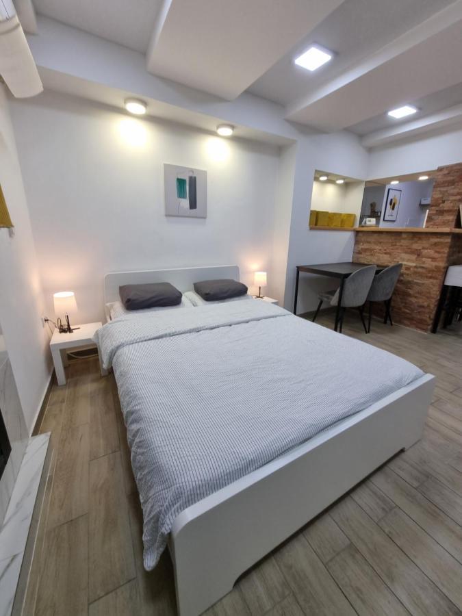 Appartamento Elegant Yellow Submarine Belgrado Esterno foto
